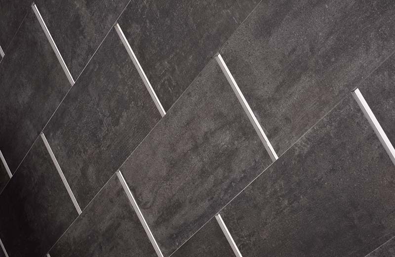 Emil On Square Falburkolat 