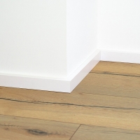 EGGER Skirtings 4 cm - white "KUBISCH" 2400x16x40 RAL9016 szegőléc