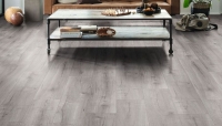 Egger Large 8/32 4V AQ Light Grey Loja Oak padlólap 129,2x24,6x8 cm